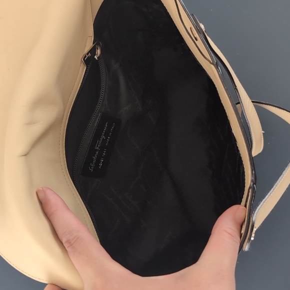 *Flash Sale!* Salvatore Ferragamo Made in Italy Black and Cream Handbag - Picture 16 of 17